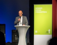 Begrüßung durch den Kuratoriumsvorsitzenden der Henner-Krogh-Stiftung, Uwe Tiedjen
